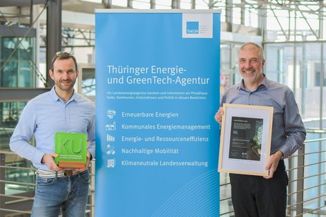 Unser Energiemanagement-Portal Kom.EMS gewinnt im März 2020 den bundesweiten Innovationspreis für Klima und Umwelt. Damit geht der Preis das erste Mal überhaupt nach Thüringen. 141 Projekte hatten sich beworben.