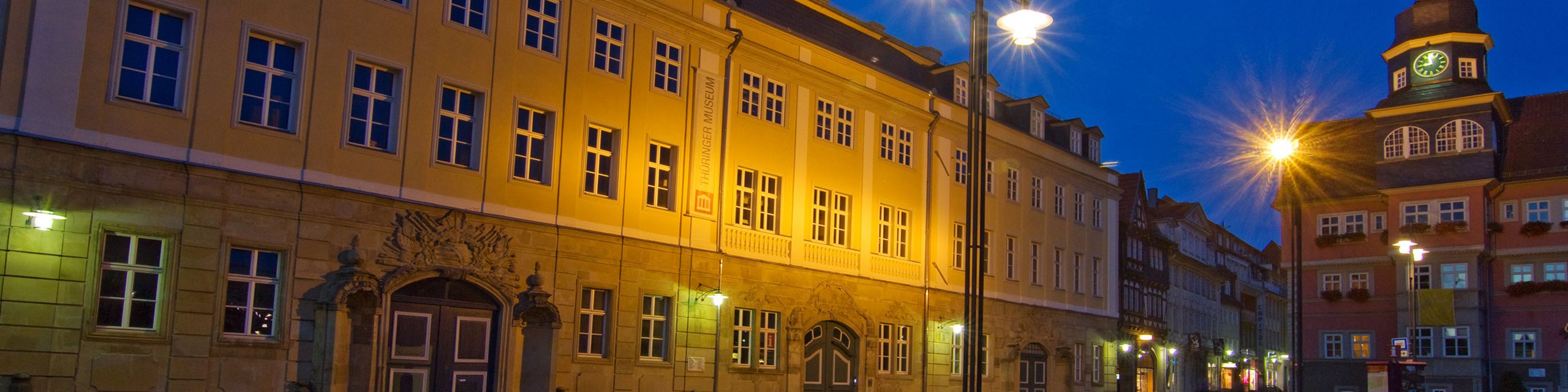 Straßenbeleuchtung vor dem Schloss in Eisenach
