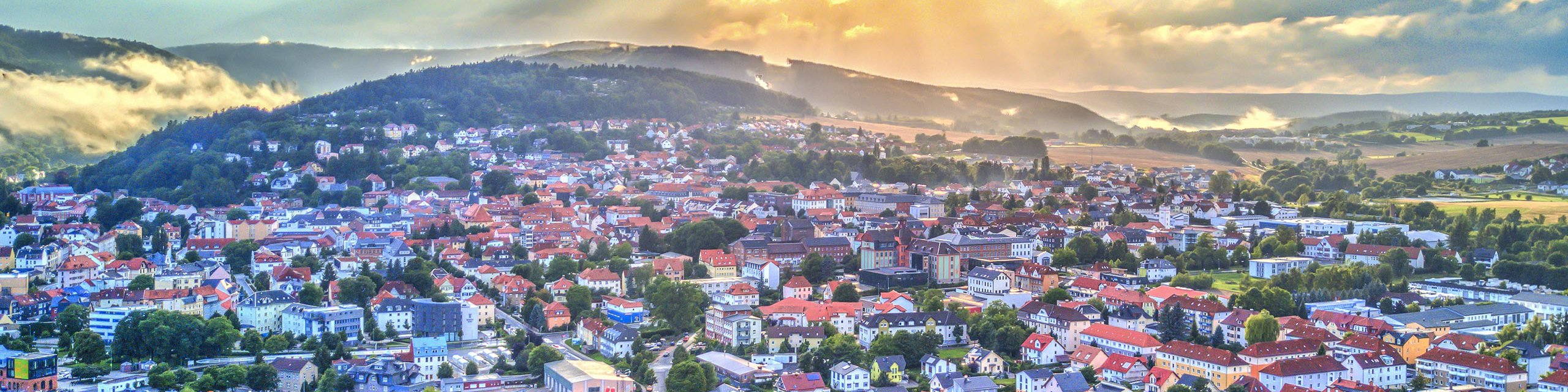 Blick von oben auf die Universitätsstadt Ilmenau in Thüringen