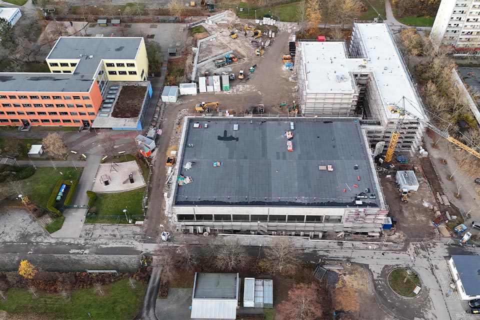 Blick von oben auf die Baustelle Bildungscampus Gera Lusan