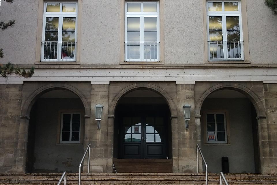 Bildungszentrum der Thüringer Landesverwaltung in Gotha Eingangsbereich des Bildungszentrums der Thüringer Landesverwaltung in Gotha