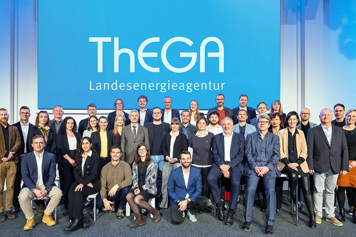 Ein Gruppenbild der Mitarbeiterinnen und Mitarbeiter der Landesenergieagentur ThEGA