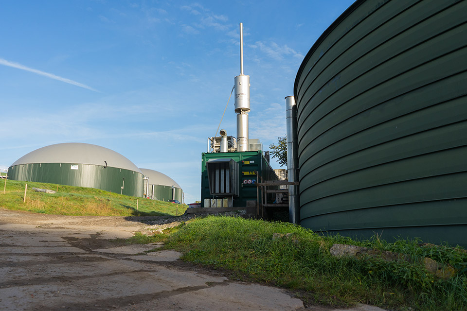 Blick auf die Biogasanlage in Weißbach in Thüringen