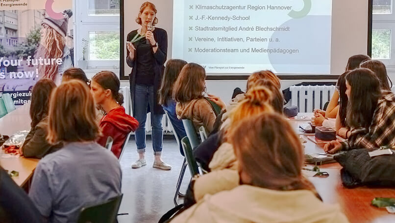 Schülergruppe bei Plenergy Planspiel